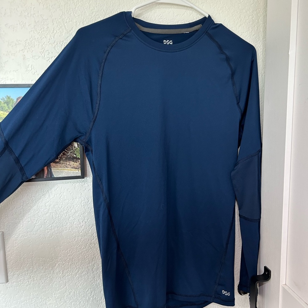 A dsw (dicks sorting goods brand) navy blue under sleeves.